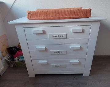 Witte Commode met Lades beschikbaar voor biedingen