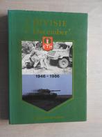 1 Divisie '7 December' 1946-1986, Boeken, Ophalen of Verzenden, Tweede Wereldoorlog, Zo goed als nieuw, Overige onderwerpen