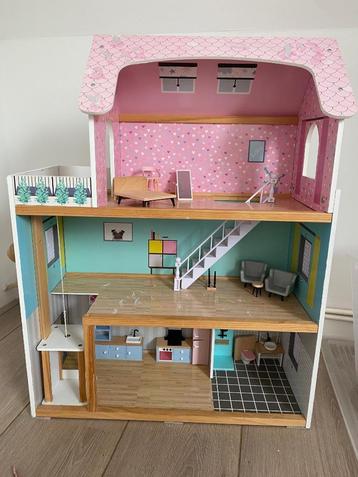 Poppenhuis incl lift en accessoires  beschikbaar voor biedingen