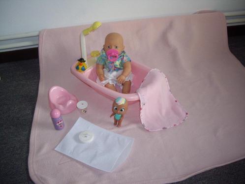baby born met bad en acc, Kinderen en Baby's, Speelgoed | Poppen, Zo goed als nieuw, Babypop, Ophalen of Verzenden