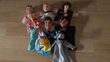 8 Poppenkastpoppen beschikbaar voor biedingen