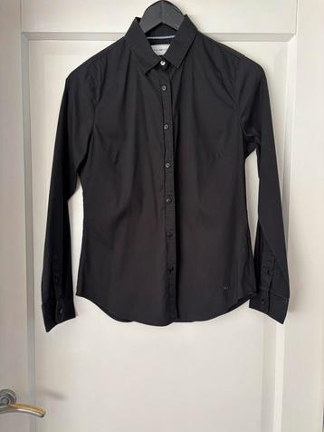 Zwarte dames blouse beschikbaar voor biedingen