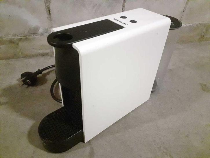 Krups Nespresso XN110 Essenza Mini espressoapparaat zgan. b7, Witgoed en Apparatuur, Koffiezetapparaten, Zo goed als nieuw, Espresso apparaat