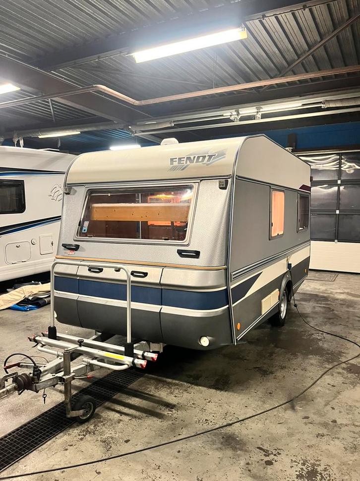 Fendt Joker E stapelbedden/rondzit, Caravans en Kamperen, Caravans, Bedrijf, tot en met 4, 750 - 1000 kg, Rondzit, Fendt, Dwarsbed