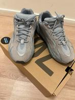 Yeezy boost 700 hospital V2 blue maat 42, Kleding | Heren, Blauw, Ophalen of Verzenden, Yeezy, Zo goed als nieuw