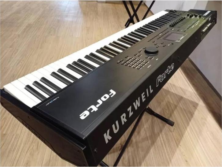 Kurzweil Forte 8 88 keys synthesizer / keyboard, Muziek en Instrumenten, Synthesizers, Zo goed als nieuw, 88 toetsen, Overige merken