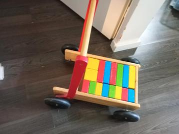 Blokkenkar / Loopkar met blokken beschikbaar voor biedingen