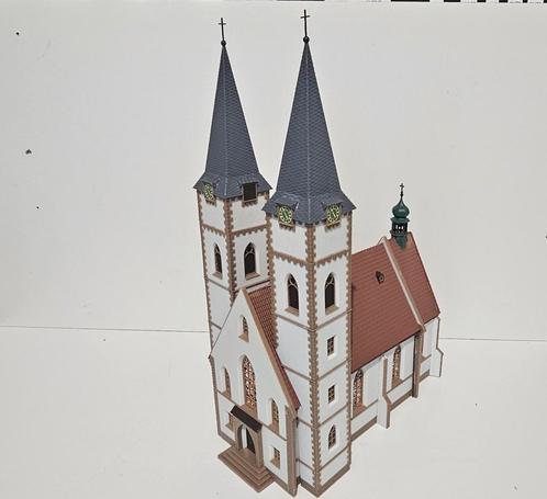 Faller HO Grote stads Kerk B-351 met dubbele toren, Hobby en Vrije tijd, Modeltreinen | H0, Nieuw, Brug, Tunnel of Gebouw, Gelijkstroom of Wisselstroom