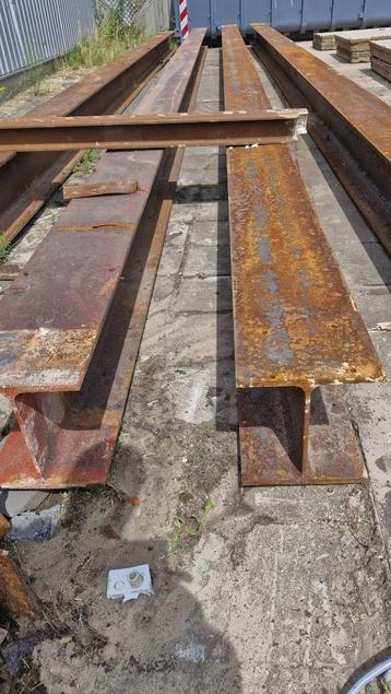 4 stuks HEA 300 | HE 300A stalen balken van 11 meter lang beschikbaar voor biedingen
