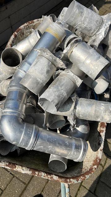 Oude metalen oud ijzer beschikbaar voor biedingen