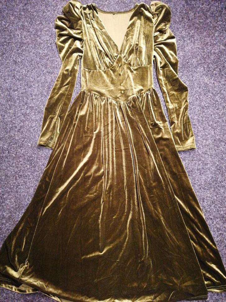 Prachtige mos groene velvet jurk maat 36 38 rekbaar zgan, Kleding | Dames, Carnavalskleding en Feestkleding, Zo goed als nieuw