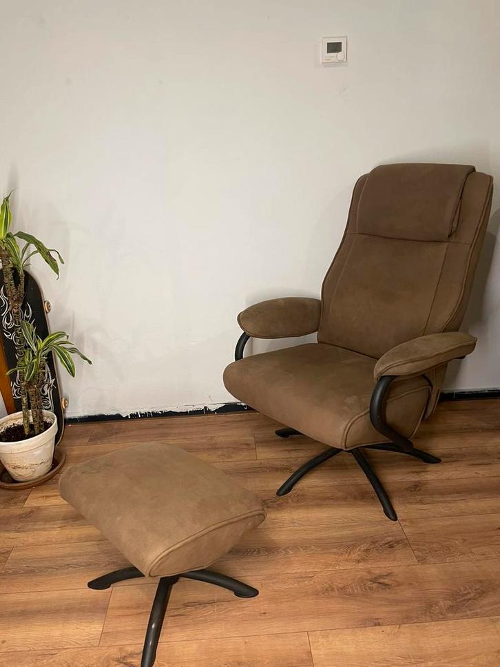 Comfortable Armchair with Matching Footstool, Huis en Inrichting, Fauteuils, Zo goed als nieuw, Minder dan 50 cm, Ophalen