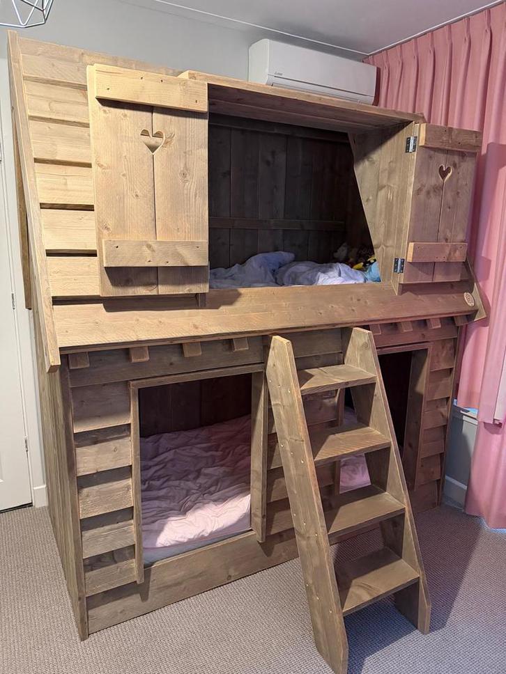 Saartje Prum stapelbed, kast en bureau, Kinderen en Baby's, Kinderkamer | Stapelbedden en Hoogslapers, Zo goed als nieuw, Hoogslaper