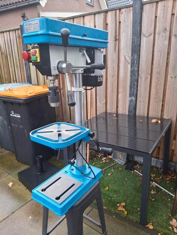 zgan kolomboormachine groot model.  beschikbaar voor biedingen