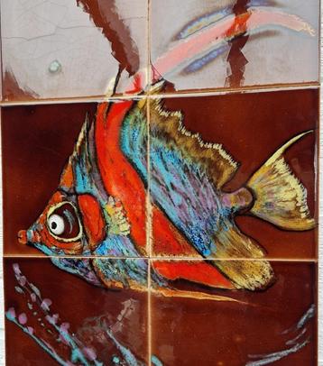 Gesigneerd vintage Seventies tegeltableau met SIERVIS 1974 beschikbaar voor biedingen