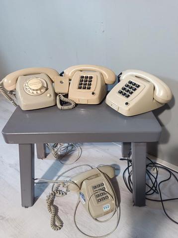 Vintage PTT Telefoons - Defect beschikbaar voor biedingen
