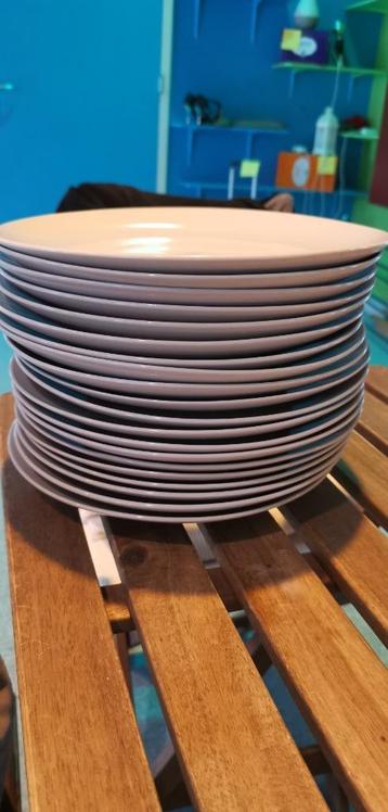 20 borden ikea 24 cm  beschikbaar voor biedingen