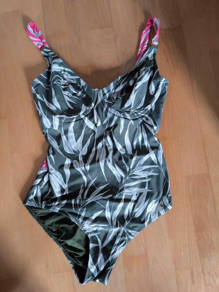 Cyell badpak 42D - Beugel Halter & Ingebouwde BH, Kleding | Dames, Badmode en Zwemkleding, Zo goed als nieuw, Badpak, Ophalen of Verzenden