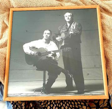 Ingelijste foto van 2 spaanse gitaristen beschikbaar voor biedingen