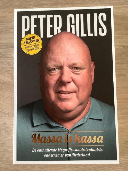 Peter Gillis - Massa is kassa, Boeken, Film, Tv en Media, Nieuw, Tv-serie, Ophalen of Verzenden