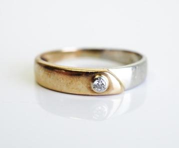 Italiaanse gouden ring met diamant beschikbaar voor biedingen