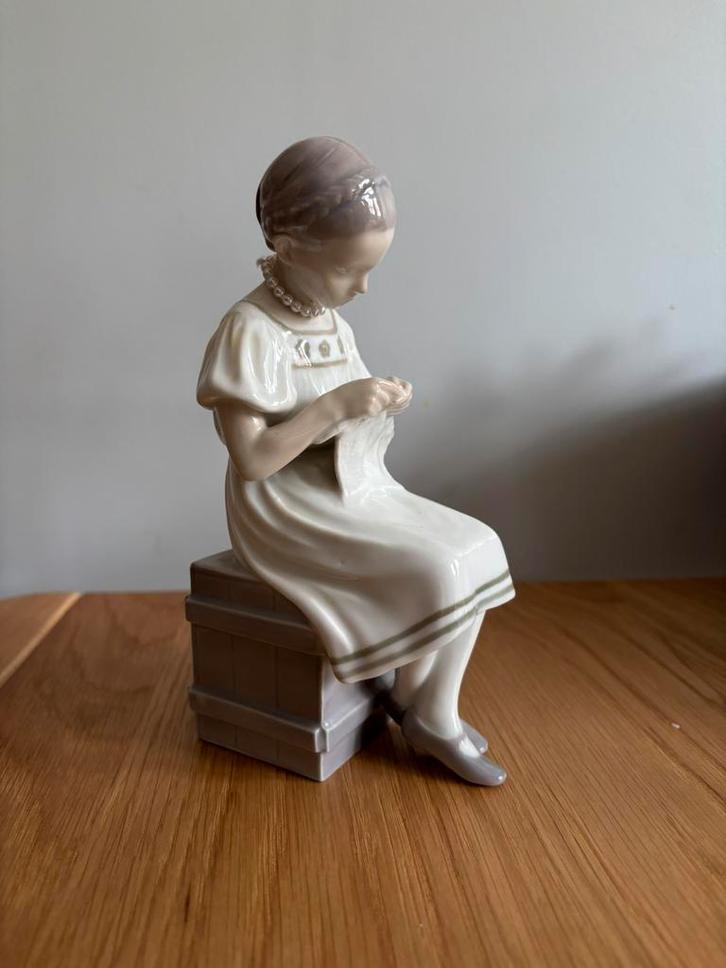 Bing & Grøndahl “Grethe” 1656, Verzamelen, Beelden en Beeldjes, Zo goed als nieuw, Mens, Ophalen of Verzenden