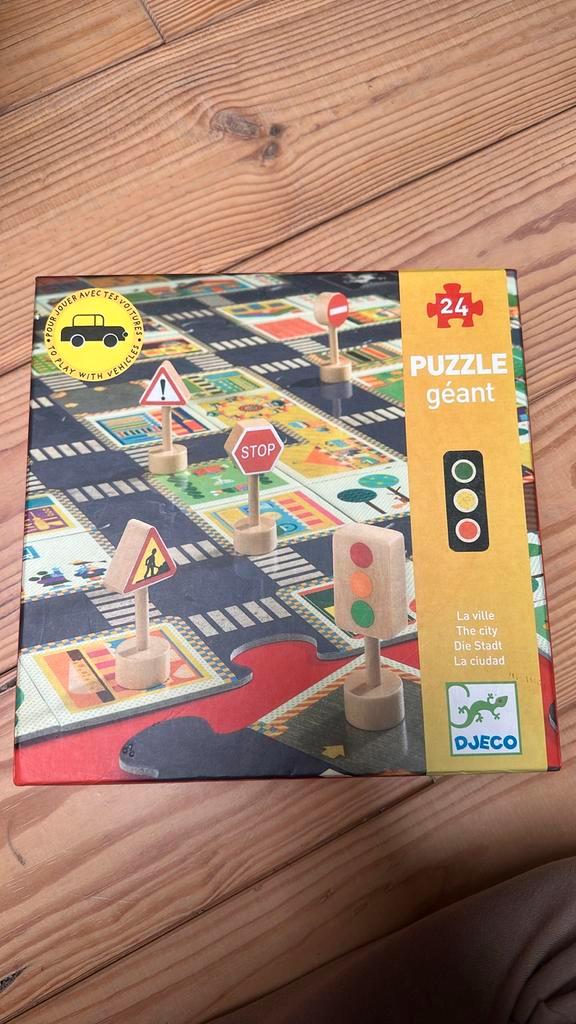 DJECO Reuzenpuzzel Stad wegpuzzel- 24 Stukjes, Kinderen en Baby's, Speelgoed | Kinderpuzzels, Zo goed als nieuw, 2 tot 4 jaar