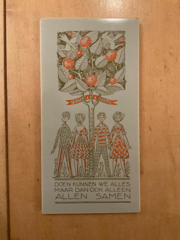 Herdenkingstegel 25 jarig huwelijk Juliana & Bernhard (1962), Verzamelen, Koninklijk Huis en Royalty, Zo goed als nieuw, Overige typen