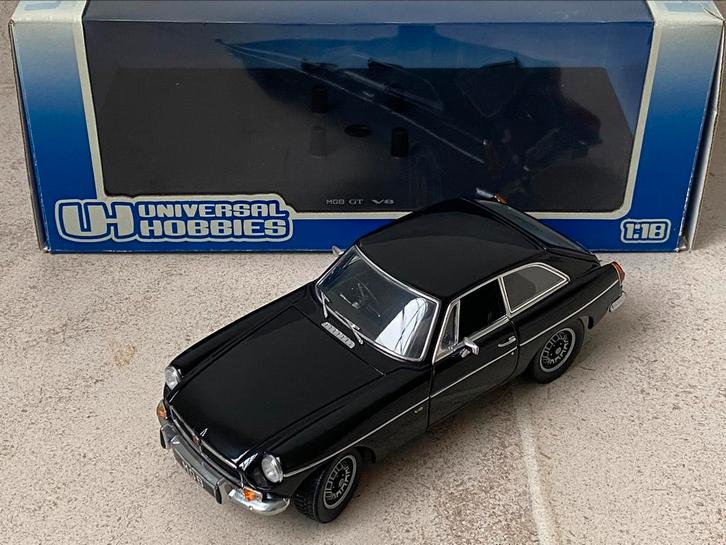 Universal Hobbies MGB V8 - Zwart, Hobby en Vrije tijd, Modelauto's | 1:18, Zo goed als nieuw, Auto, Ophalen of Verzenden