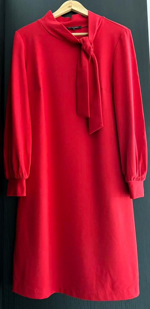 Mooie rode jurk van Ana Alcazar met strikdetail Maat 36, Kleding | Dames, Jurken, Zo goed als nieuw, Maat 36 (S), Rood, Boven de knie
