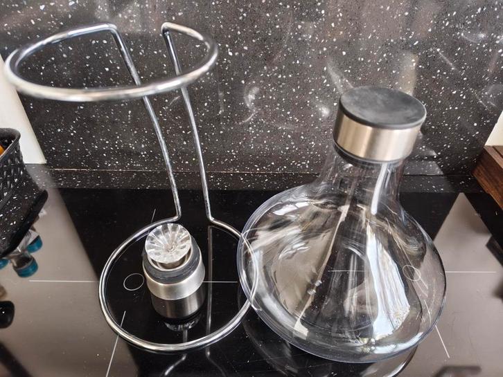 Glazen wijn decanteerder 1,8l met ophangrek, Huis en Inrichting, Keuken | Keukenbenodigdheden, Zo goed als nieuw, Ophalen of Verzenden