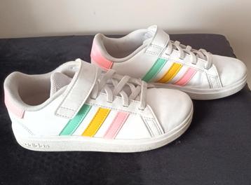 Origineel Adidas Schoenen Meisjes Maat 31 beschikbaar voor biedingen