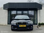 BMW 1-serie 118i M Sport|PANO|CARPLAY|TREKHAAK|, Gebruikt, Zwart, Bedrijf, 650 kg