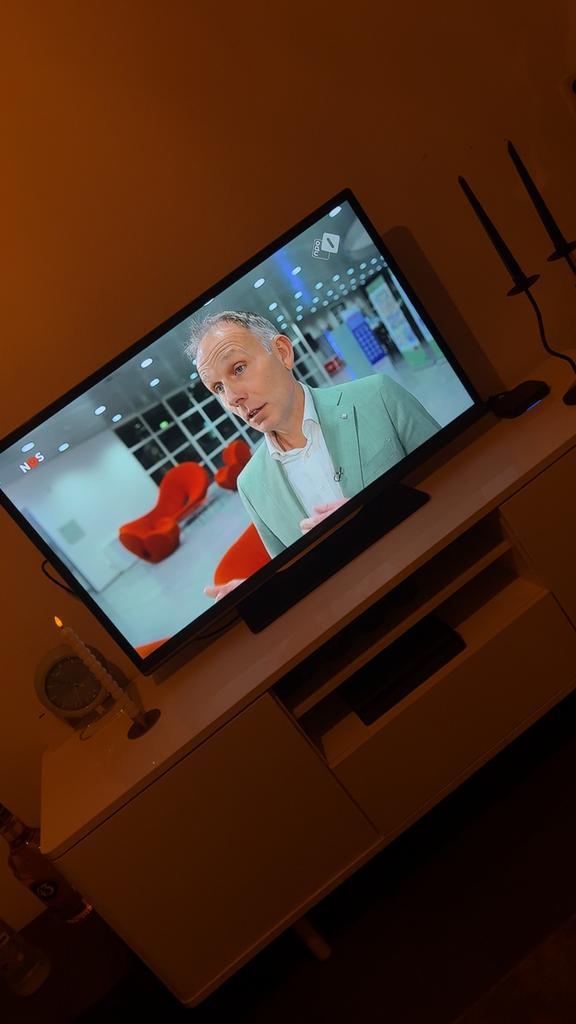 Wit TV Meubel met Pootjes - Zo Goed Als Nieuw!, Audio, Tv en Foto, Televisies, Zo goed als nieuw, 100 cm of meer, Overige merken