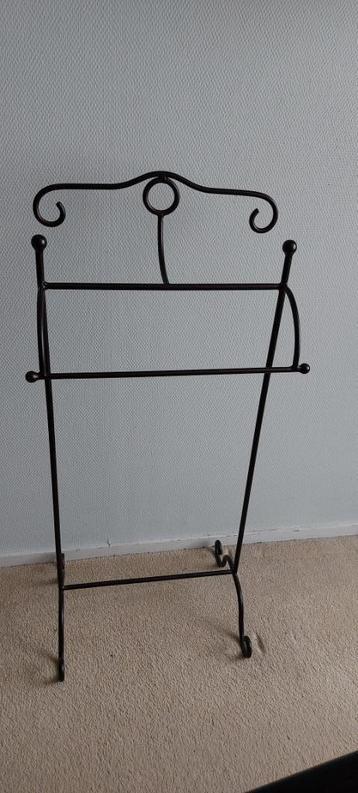 Metalen Dressboy beschikbaar voor biedingen