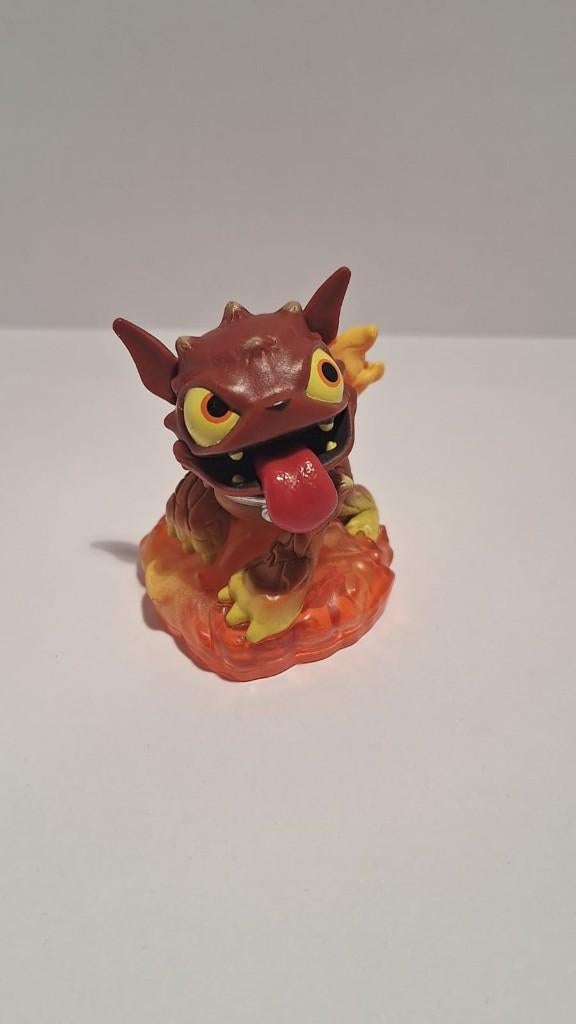 Skylanders Giants Hot Dog – Fire element, Spelcomputers en Games, Games | Nintendo Wii, Zo goed als nieuw, Avontuur en Actie, 2 spelers