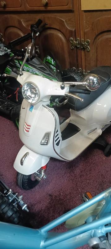 Elektrische Vespa scooter voor kinderen beschikbaar voor biedingen