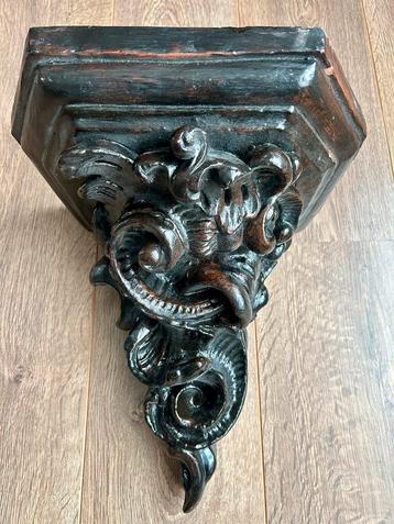 2 zware wandconsol’s ornament uit Frankrijk beschikbaar voor biedingen