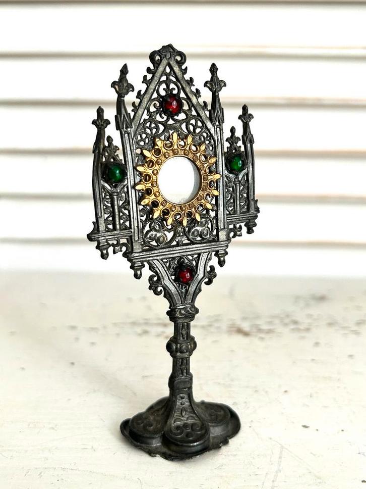Antieke miniatuur reliekhouder monstrans tin en stenen, Antiek en Kunst, Antiek | Religie, Ophalen