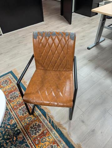 Bruine vintage stoel met metalen frame