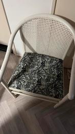 Gratis witte rieten stoel - Hilversum, Huis en Inrichting, Stoelen, Ophalen, Gebruikt, Wit, Riet of Rotan
