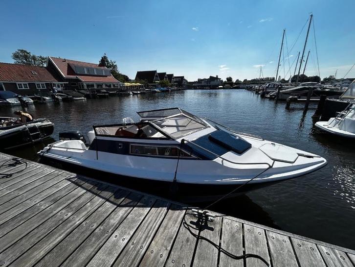 Snelle motorboot incl stallingstrailer, Watersport en Boten, Motorboten en Motorjachten, Gebruikt, Polyester, Tot 6 meter, Benzine