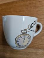 Millennium mok,  getekend door Jet, Huis en Inrichting, Keuken | Servies, Ophalen of Verzenden, Zo goed als nieuw, Overige stijlen