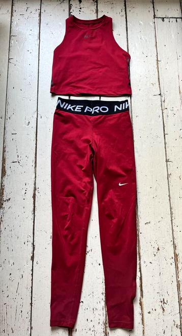 Nike Pro sportswear full red fit / rode croptop en legging beschikbaar voor biedingen