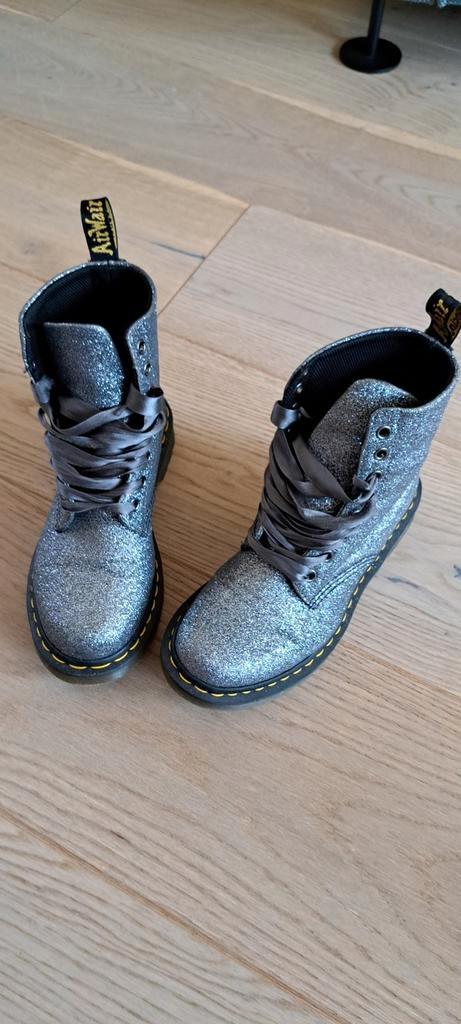 Dr. Martens - glitter maat 38, Kleding | Dames, Schoenen, Zo goed als nieuw, Zwart, Ophalen of Verzenden