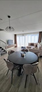 Ronde zwarte eettafel van 1.40 met stevige poten, Huis en Inrichting, Ophalen, Rond, Zo goed als nieuw, Vijf personen of meer