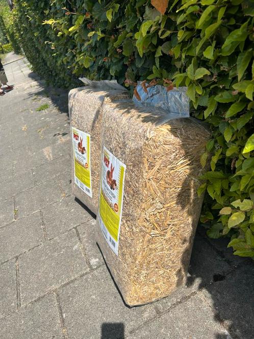 Twee nieuwe pakken stro à 4 kg, Dieren en Toebehoren, Dierenvoeding, Ophalen of Verzenden