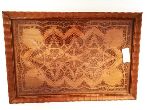 Antiek dienblad met Fries kerfwerk, met glasplaat, Antiek en Kunst, Antiek | Woonaccessoires, Ophalen
