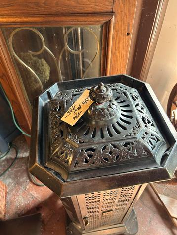Decoratieve Metalen Kachel met Koperen Details - Vintage Sti beschikbaar voor biedingen