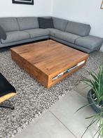 Salontafel massief notenhout, Huis en Inrichting, Ophalen, Modern design, Vierkant, Zo goed als nieuw